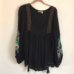 Fun flower sleeve black top